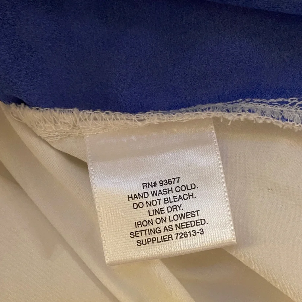 Ann Taylor Blue and White Circle Pattern Embroidered Sleeveless Blouse - Picture 7 of 7